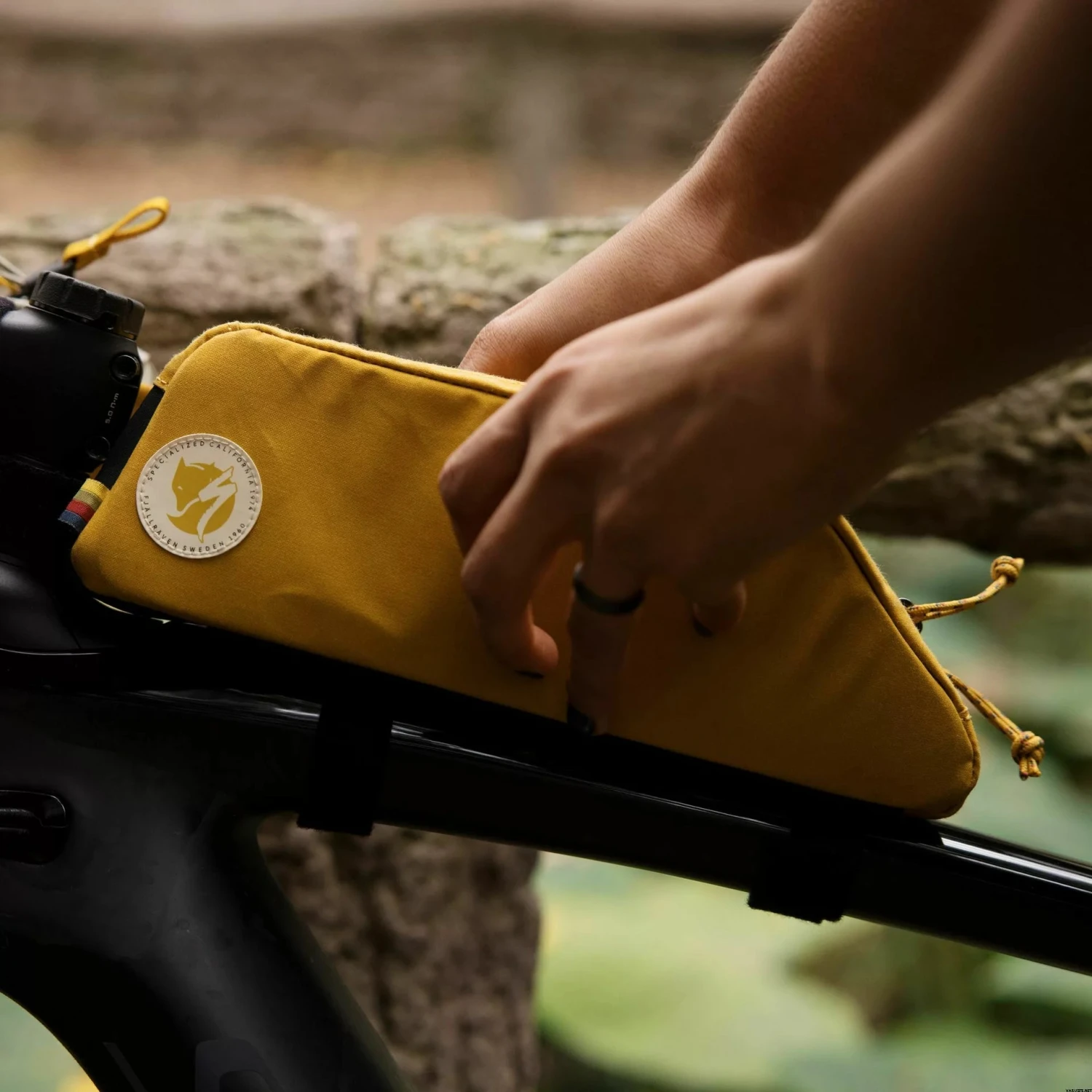 Specialized Fjällräven Top Tube Bag 7 Specialized Fjällräven Top Tube Bag - Image 7