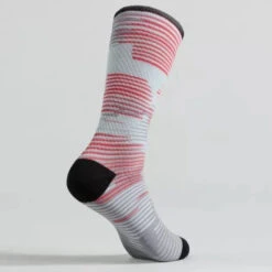 Specialized Soft Air Korkeavartiset Sukat 10 Specialized Soft Air Korkeavartiset Sukat -Pyoravarikko 64722 396 APP SOFT AIR TALL SOCK SPR BLUR M HERO