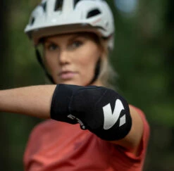 Sweet Protection Elbow Guards Kyynärsuojat -Pyoravarikko 835013 Elbow Guards BLACK MODEL 2 Sweetprotection