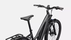 Specialized Vado 3.0 IGH Step-Through 30 Specialized Vado 3.0 IGH Step-Through -Pyoravarikko 95322 61 VADO 30 IGH ST CSTBLK SILREFL D1 POV