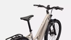 Specialized Vado 3.0 IGH Step-Through 32 Specialized Vado 3.0 IGH Step-Through -Pyoravarikko 95322 62 VADO 30 IGH ST WHTMTN BLKREFL D1 POV