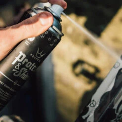 Peaty's Protect & Shine Spray 400ml -Pyoravarikko PandS2 500x500 crop center 3d0bf70d 96cf 4c55 9504 fb955f30f7a3