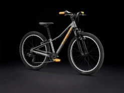 Trek Precaliber 24 8-Vaihteinen Jousitettu (2023) 29 Trek Precaliber 24 8-Vaihteinen Jousitettu (2023) -Pyoravarikko Precaliber248speedSuspension 23 36846 A Portrait