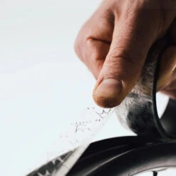 Peaty's Rim Tape Tubeless-Vanneteippi 7 Peaty's Rim Tape Tubeless-Vanneteippi -Pyoravarikko RimTape2022 LayerComp5 500x500 crop center 1