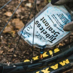 Peaty's Tubeless Sealant Tiivistysneste -Pyoravarikko Sealant7 500x500 crop center 6949e075 2a6d 469c 8d27 0d531431a3b1