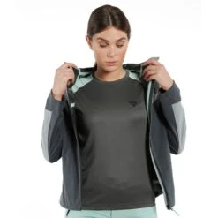 Dainese Navagio Naisten Pyöräilytakki -Pyoravarikko dainese hg navagio women s jacket gray dark gray 1 3 1174377