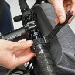 Geosmina Handlebar Bag -Pyoravarikko handlebarbag bikepacking hanger 1