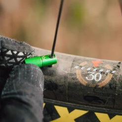 Peaty's X Chris King Valves Tubeless Venttiilit 60mm 28 Peaty's X Chris King Valves Tubeless Venttiilit 60mm -Pyoravarikko lataus 1