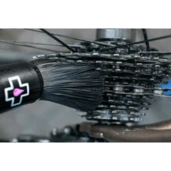 Muc-Off Drivetrain Puhdistusharja -Pyoravarikko muc off muc off drivetrain detailing brush jpg
