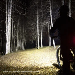 Fenix BC30R V2 1800lm Etuvalo -Pyoravarikko unnamed 62c8acfc c520 4faa aaf9 ccfee876e548